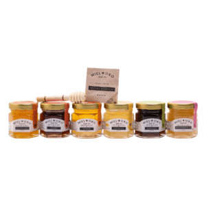 Pack de mini mieles artesanales Miel de Oro con diferentes variedades y un batidor de miel de madera incluido.