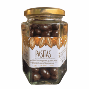 Frasco de pasitas cubiertas con chocolate artesanal Pochteca, elaborado de manera artesanal, sin conservadores, ideal como snack gourmet.